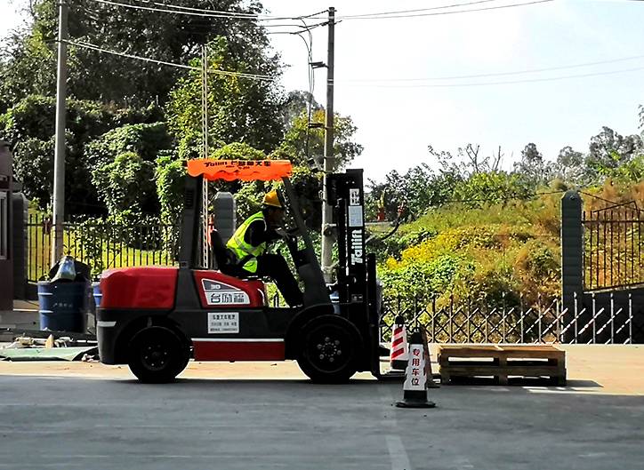 叉车培训科目四：工字路90°转弯