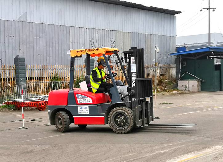 叉车教学科目二：倒车入口