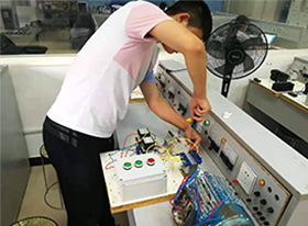 科目四：继电与电动机控制